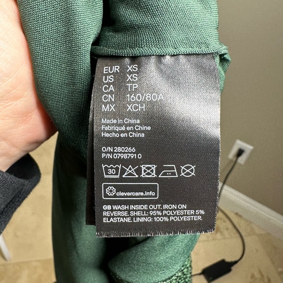 ☘️NWT: H&M sequence top☘️ - Picture 6 of 6